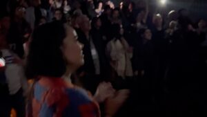 Beatriz Luengo Instagram - New York ha sido una experiencia increíble!! Toda la sala cantando al final de la proyección es algo que imaginamos en edición @nerecrespo y yo.
Gracias a todos los que llenasteis ayer el cine en el festival @docnycfest en pleno Manhattan. Thanks @jaielaplante for giving us the opportunity 🙏🏼 
Próxima parada Sevilla. Nos vamos con el corazón de los cubanos en la maleta a mi preciosa tierra donde estamos nominados a los @latingrammys 🤞🏼
Patria y Vida ❤️