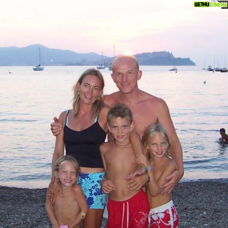 Bebe Vio Instagram - 2004-2023 19 anni dopo… Sole, mare e famiglia. Gli anni passano… l’Elba, no! 🥰🏝️