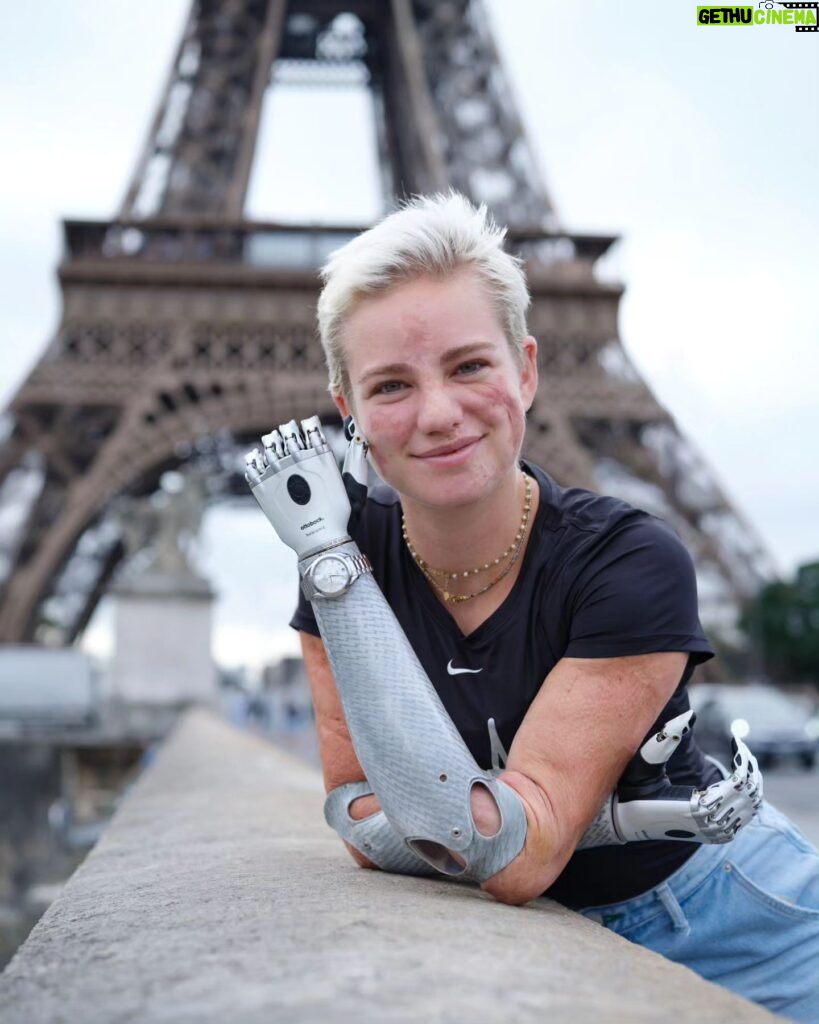 Bebe Vio Instagram - I'm usually not very punctual 😊 but now I certainly can't be late for the most important event of the season: #Paris2024 🤺 It's a pleasure to join the international team of @omega, historic partner of the Olympic and Paralympic Games 🦾 #OMEGAOfficialTimekeeper #OMEGAMyChoice