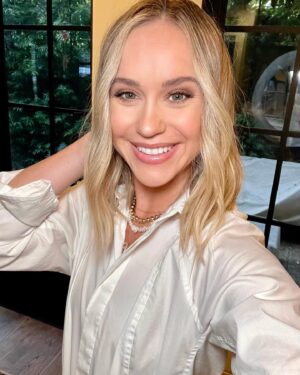 Becca Tobin Instagram - Already back in sweatpants. (Love you @afton )
