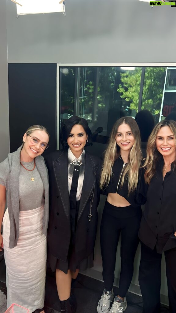Becca Tobin Instagram - Runs to pen and 📄 and takes notes on how to be more confident during sex 😳. You do not want to miss part 2 of #DemiLovatao on LadyGang Podcast. It’s epic! Listen on Apple and Spotify or watch the full episode on YouTube. 💖 #ladygang #demilovato #letstalkaboutsex #podcast #girltalk #applepodcasts #friends #conversation #demilovatofan #theladygang