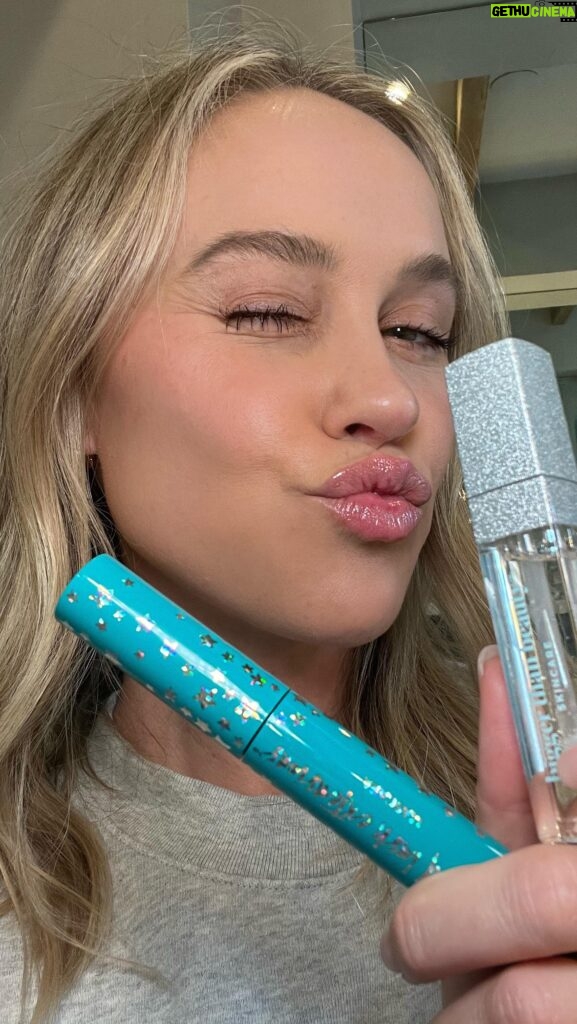 Becca Tobin Instagram - My two main objectives for my Halloween costumes have always been low maintenance and comfort. And the same goes for my glam routine. That’s why the stars of my look this year are the @thrivecausemetics Liquid Lash Extension Mascara and @biggerthanbeautyskincare Pout Hero Liquid Balm. This award-winning tubing mascara doesn’t clump, flake, or smudge! The Pout Hero Liquid Balm now has two delicious limited-edition scents: Gingerbread and Peppermint. It’s a cushiony leave-on lip treatment that feels and smells like a DREAM! 👄 #ThriveCausemeticsPartner