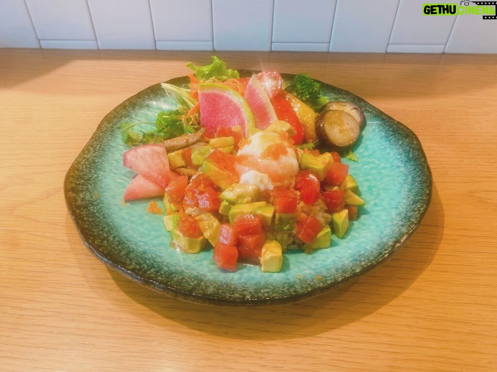 Becky Instagram - 今日という1日。 衣装合わせ行って twiggy cafeで最高なランチ食べて 1番出たかった番組の収録参加させて頂いて 大好きな人のお通夜に行きました。 ずーっとずーーーっと感謝が溢れる1日でした。 お別れはさびしいけど、ありがとうの気持ちでいっぱい。 つらい…と思えるほど素晴らしい出会いだったんだなと再確認。 ありがとうございます。 ありがとうございます。 明日はしっかり空を見上げよう！ みなさまおやすみなさい🌙 もう一度、ありがとうございました。