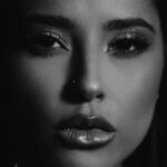 Becky G Instagram - ❤️‍🔥¿Qué hace uno cuando otro prende fuego a sus fantasías? ❤️‍🔥 MERCEDES MAÑANA 💋🌹