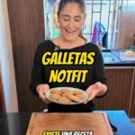 Belén Mora Instagram - GALLETAS PAL ALMA! Salio recetita dulce! Anoten que se me va a olvidar 😀 -150 grs mantequilla a temperatura ambiente - 80 grs azucar blanca - 80 grs azucar morena - 1 huevo grande - 225 grs harina sin polvos - 1/2 cdta polvos de hornear - 1/2 cdta bicarbonato - 1/2 cdta sal - 180 grs chips de chocolate - SAL PARRILLERA Ya si quieren irse a la vrg y chanchear, haganlas sanguchito y rellenenlas con mantequilla de mani. Ideales paraesa amsiedad que llega de repente. Vienen con culpa despues. Ya subire una receta para eso ☝🏻