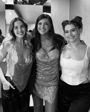 Belén Soto Instagram - Que viva la noche y que viva el amor. 
Pero por sobre todo, que viva rodearte de personas y amigos que te inspiren a ser mejor ✨