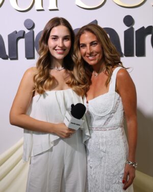 Belén Soto Instagram - Hoy conduciendo para @marieclaire_la celebrando la voz de mujeres power que resuenan a nivel mundial. 

#McLoveYourself