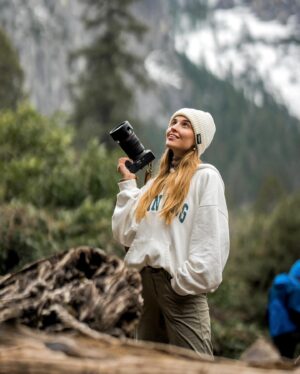 Belén Soto Instagram - Moverte de donde no estás cómoda: no es un fracaso, es valentía. 
Y aquí estoy, permitiéndome disfrutar de lo que amo. 
🎬🤍🪵🌳📸