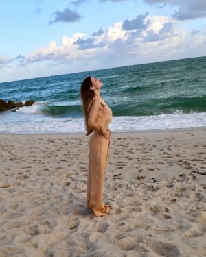 Belén Soto Instagram - 🌊💙🪐💫