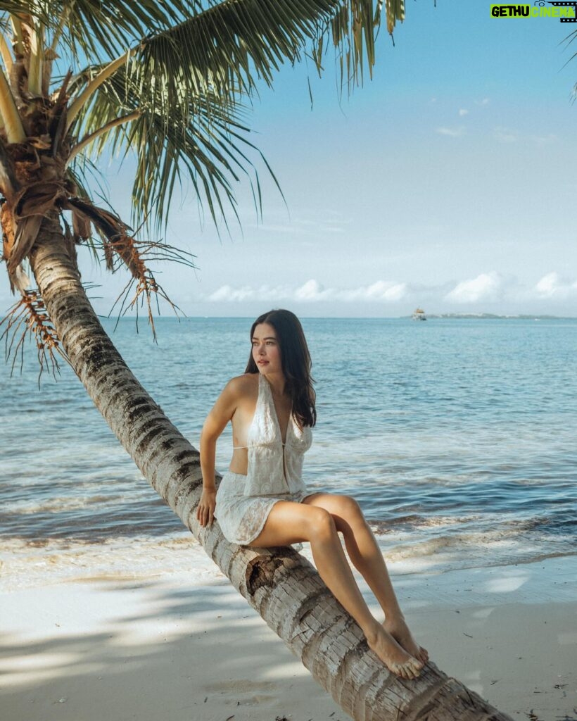 Bela Padilla Instagram - Always rushing back to the sea 🌊 In @blackboughswim shot by my favorite French island girl @camillerdp ❤️