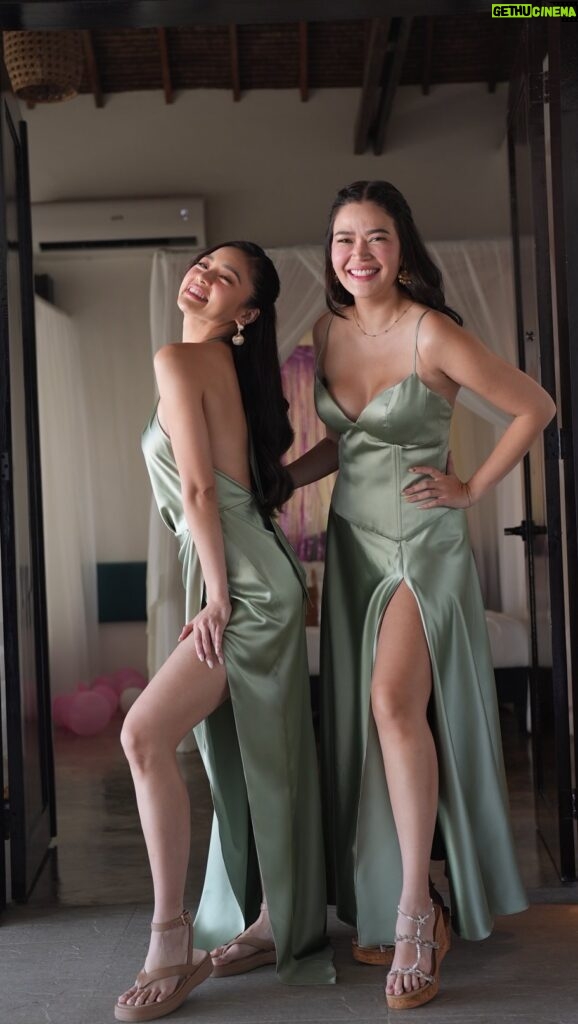 Bela Padilla Instagram - Bridesmaids getting ready be like!!!!😜👯‍♀️💃🏻💃🏻🌷✨😅 its always fun to do this with you momsy bely!!! So cutie!!!🥰 love you sooo muchie!!!!Ofcourse we’re super happy to witness a love so pure and genuine in this lovely island!!!❤️ #AngBeKi @iamangelicap Special thanks to @bayudsiargao for taking care of me and momsy @bela 🩷 Probably one of the best in Siargao! Thank you.