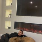 Belle Hassan Instagram - Finally got rid of that stinky old thing 😂 new bed for kilo and he loves it! ❤️ Also I’m fully aware the quality of this video isn’t the best 😂 my camera wasn’t charged and I was way to excited to wait 😂 so we’re just have to deal with it 🤦🏻‍♀️I’m so wholesome now I love it 😂 Share to someone who needs to get a new dog bed 😂😂 #dogbed #giantbreed #xldogbed #leonberger #dogmum #dogmumlife #unboxing