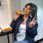 Belle Hassan Instagram - Cute date night 🤍 @getaburger.uk