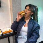Belle Hassan Instagram - Cute date night 🤍 @getaburger.uk