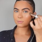 Belle Hassan Instagram - The perfect summer highlight 😍 #summer #summermakeup #highlighter #dewymakeup #dewyskin #glowymakeup #summerskin