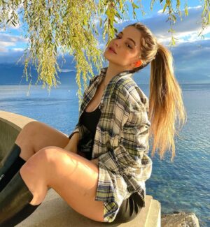Belle Longwell Instagram - get you on my level, do you think you can handle it? 🧨 @fashionnova 
.
.
.
.
.
.
look lindo que eu amo 🧨 FashionNovaPartner