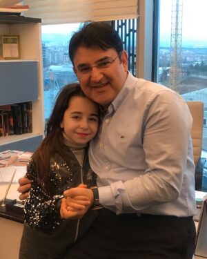 Beren Gökyıldız Instagram - Beni annemin karnından bu dünyaya getiren canım doktorum @dr.tolgaecemis ❤️❤️❤️
