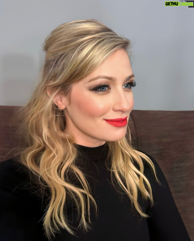 Beth Behrs Instagram - Classic "who farted" look on my face . But @jillcady_makeup is a lighting genius and knows when to tell me to pose for a good photo!