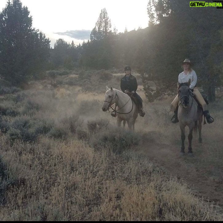 Beth Behrs Instagram - I can still smell the sagebrush on my hat @havstadhatco . Maybe it's the first year of mamahood coming to an end, but I'm itching for another cowgirl adventure... 🐴🤠