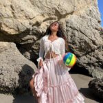 Betsey Johnson Instagram - Summer kitsch poll! Beach ball bag or pool float tote? 👇 💗🌊🧜‍♀️@chazlyn.yvonne