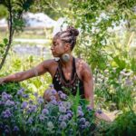Bette Midler Instagram - Regenerative farmer Leah Penniman of @soulfirefarm has an incredible book- Farming While Black. And this week only @nyrp is giving away a copy! Click the link in my bio for all the details.