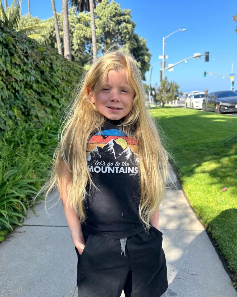 Beverley Mitchell Instagram - Today was going to be a big day! We went to get Hutton a hair cut! @iamkenzielynne got a big trim and then…. He couldn’t do it. So we cut off 4 inches and it looks more like a trim. #longhairdontcare #goodhair #blonde Can we just talk about how beautiful their hair is???? I mean Hutton’s color is everything!
