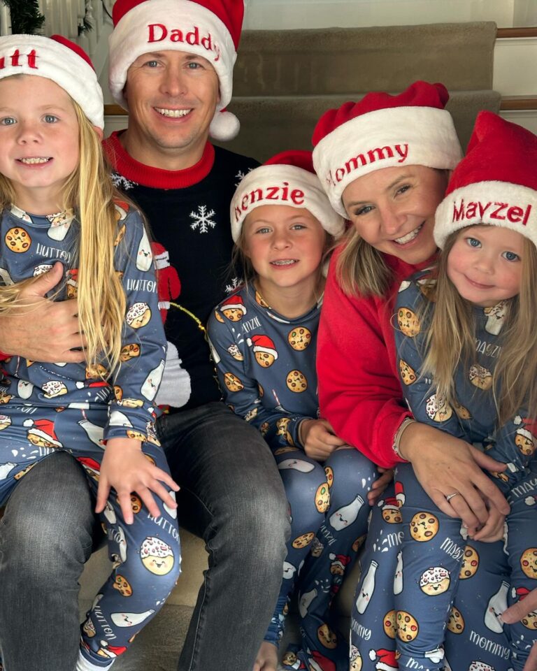 Beverley Mitchell Instagram - Wishing you a very Christmas from all of us to all of you! A very merry crew indeed! #christmas @_littlenavy Jammies are a family tradition