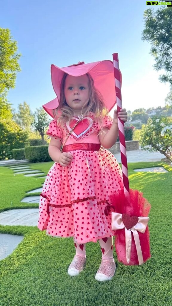 Beverley Mitchell Instagram - Is it too soon? Getting into the holiday spirit and already ready with our amazing costumes from @chasingfireflies How cute are they? #halloween #octoberiscoming Have you started shopping yet????