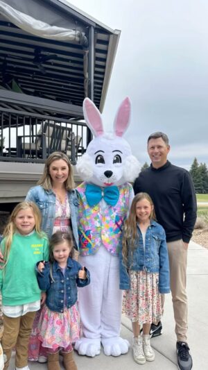 Beverley Mitchell Instagram - Happy Easter from our bunnies 🐰🐰🐰 to yours! A day filled with lots of love and maybe a bit too much sugar! @bellcollection @littlesleepies @shopsweetwink for our cute looks! #hoppyeaster #easterfun #eastersunday