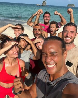 Beverly Bello Instagram - Merci à vous tous d’avoir suivi cette merveilleuse aventure , la plus dure de ma vie 🙏
Je suis fière d’être finaliste avec @vivian_officiel que j’adore avec sa folie et sa gentillesse , qui m’a aidé à me surpasser malgré mes phobies !!!! 🤩
Merci à vous mes amours qui me suivez depuis toutes ces années ! 👀♥️
Vous qui m’avez vue grandir , partager mes joies et mes peines , et merci pour votre soutien tellement important , je vous aime fort ♥️
Merci à la production de m’avoir permis de faire cette aventure gravée à vie , merci à @bengiaz , Cécile , @florencefayard , vous qui m’avez permis de réaliser un rêve !
Merci à tous les candidats qui ont fait vivre cette aventure inoubliable !
Merci à toi mon binôme qui m’a donné de la force ♥️
Une aventure enrichissante 😍
Et une finale tellement méritée pour @lou_anaaaa et @gabriel__ayuso les plus forts de l’aventure ♥️

À très bientôt mes amours 🌸