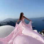 Beverly Bello Instagram – I love Santorini, a beautiful island 💙🇬🇷 

📸 @santorinihabibi 🤍 

@aidovoyages : Agence de voyage en ligne 🧳 ✈️ 

#santorin #santorini🇬🇷 #travelphotography #travel #grece #instagood #instagram #summervibes #summer2023 #sponsored #collaboration