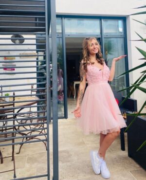 Beverly Bello Instagram - Retrouvez dès maintenant notre premier petit cocon d’amour sur @6play dans le nouveau format VIP HOUSE TOUR épisode 5 🏡 @noah_kaa_off ❤️ #w9lachaine #m6 #homesweethome #loveyou #love #suddelafrance #montpellier #amour #homedecoration #tropdamour #him #family #sud