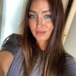 Beverly Bello Instagram - NOUS SOMMES FINALISTE LA TEAM ROUGE ♥️💋 Je vous donne rendez vous lundi à partir de 19h50 sur @w9officiel pour la dernière ligne droite LA GRANDE FINALE ♥️ Je suis si fier de mon binôme et de moi , nous sommes en finale 😳 on lâche pas , jusqu’au bout 🙀 #lesapprentisaventuriers #w9 #finaliste