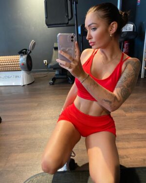 Beverly Bello Instagram - Team Rouge 🥰♥️💪 #lesapprentisaventuriers