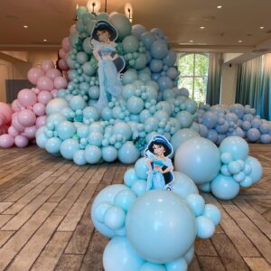 Beverly Bello Instagram - Fière de nos scénographies de groupe à Disney 🌈
J’aime tellement ce monde féerique de ballons 🎈je me régale je me suis découverte une passion pour la décoration de vos événements avec des différents  thèmes @beverlyb_events 🌺 un grand merci pour votre confiance . Un grand merci à mes formatrices @mybbshowershop & aux filles du réseau 🎈 

Pour les devis par mail : 
Beverlybevents34@gmail.com 
@beverlyb_events