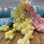 Beverly Bello Instagram - Fière de nos scénographies de groupe à Disney 🌈 J’aime tellement ce monde féerique de ballons 🎈je me régale je me suis découverte une passion pour la décoration de vos événements avec des différents thèmes @beverlyb_events 🌺 un grand merci pour votre confiance . Un grand merci à mes formatrices @mybbshowershop & aux filles du réseau 🎈 Pour les devis par mail : Beverlybevents34@gmail.com @beverlyb_events