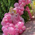 Beverly Bello Instagram - Voici un petit réel de ma semaine de formation pour devenir décoratrice & Balloon Designer 🌺 🎈 Étant donné que je suis passionnée par les événements la décoration les fleurs les ballons Les licornes en dehors De mon travail d’influenceuse & de la télévision 🧡 J’ai voulu également me lancer dans cette magnifique aventure sublimer vos événements 🎈🌺👸 Mon côté princesse petite fille ressort lorsque je décore j’adore 🥰 Voici quelques vidéos des scénographies en groupe & individuel 🌺 @beverlyb_events 🌺 DEVIS Par MAIL 🌺