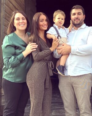 Beverly Bello Instagram - À toi dont j’ai l’honneur d’être ta marraine , je serai toujours là pour toi mon petit Louis d’amour que j’aime ♥️ 

L’un de mes plus beaux rôles Merci @marionpaulabarone @drn_r7 ♥️