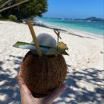 Beverly Bello Instagram - Bien arrivés dans ce coin de paradis aux Seychelles 🇸🇨. @hiltonseychelleslabriz 🏨
