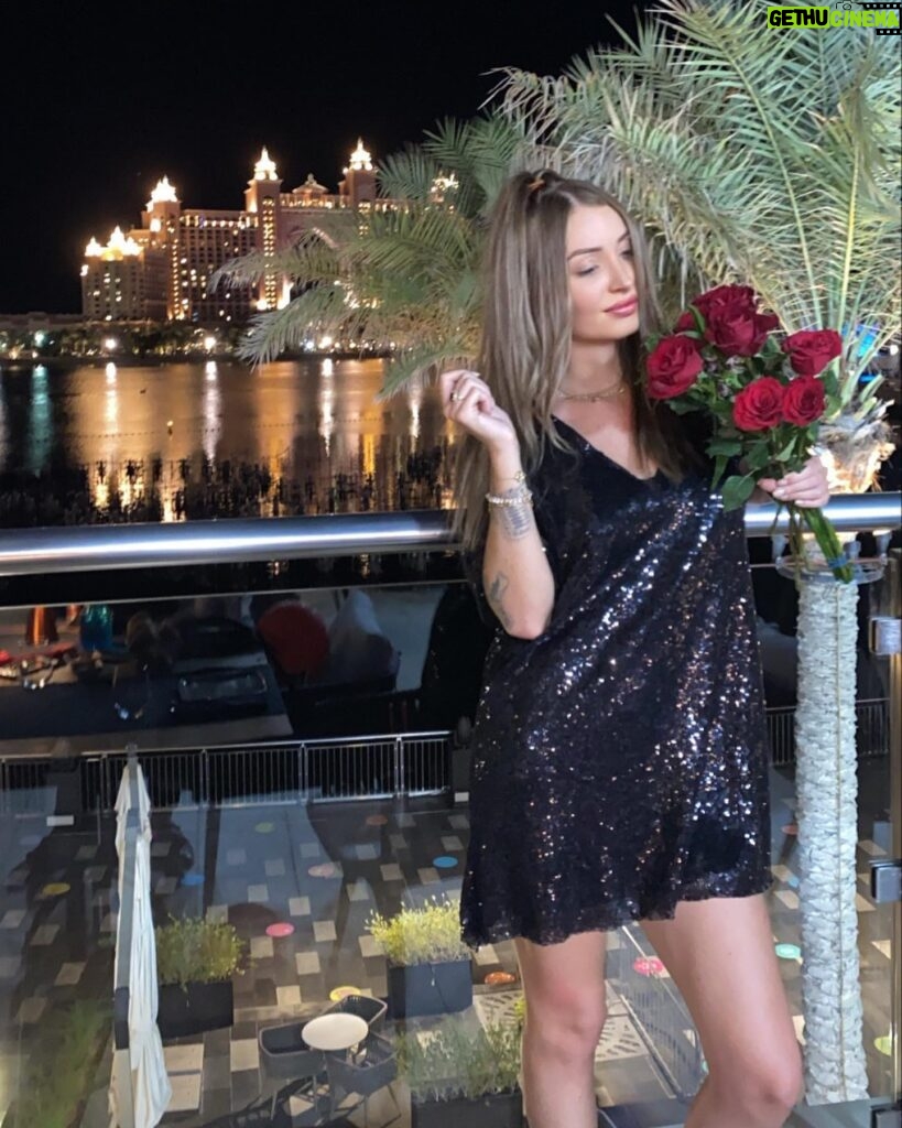 Beverly Bello Instagram - vacation with my love in Dubai 🥀❤️#loveyou #dubai🇦🇪 #palazzoversacedubai @dubaievasion ❤️ @noah_kaa_off ❤️