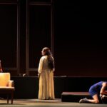 Bia Arantes Instagram - Ingressos esgotados para @otempoeasala ! Hoje e amanhã no @festivaldecuritiba , às 20:30 no Teatro Guairinha! Viva!!! 🎭♥️ #BothoStrauss fotos: Chico Nogueira