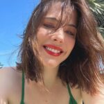 Bia Arantes Instagram - sorrir verbo 1. regência múltipla e pronominal rir sem fazer ruído; dar ou dirigir sorriso(s).