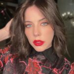 Bia Arantes Instagram - Dia de cuidar do cabelítio com meu amigo @cristhofergloe que já deixou meu cabelo ruivo, loiro e agora natural! Tonalizante igualzinho minha raiz até a química das colorações anteriores irem embora! Obrigada equipe @casaflorah ! ♥️