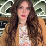 Bia Arantes Instagram - Dia de hidratar muito esse mega e cortar a franja, porque essa ainda cresce, viu? Haha! ✨ Obrigada amigo amado @cristhofergloe ❤️ Âme Concept