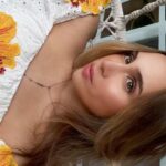 Bia Torres Instagram - sons de manhãs sozinhas e pensativas 💛 da um nome pra essa música :) #compositora #composicao #letrasdemusica #popbr #rnb #mpb #compositor #letras #letrasbr #musica
