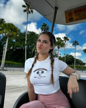 Bia Torres Instagram - mickey mouse club oficial member 🎀🐭✨
