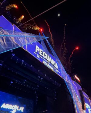 Bia Torres Instagram - se quer isso bora se não nem me beijaaaaaaaa 💘 @anacastelacantora e @gustavomioto fizeram todo mundo sair chorando desse show...
noite perfeita na @pecuariadegoiania com a @redbullbr ✨