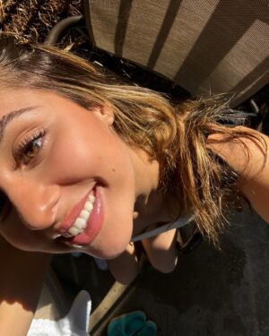 Bia Torres Instagram - contra a minha índole eu deixo 🌤️
