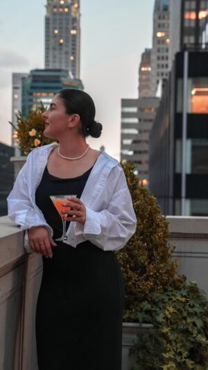 Bianca Andreescu Instagram - Learn how to become a mixologist with @biancaandreescu_ and show us your BiBi’tini creation. 🍹

PS: Drink one BiBi’tini in the @interconbarclay and get a chance to win one signed racquet and ball by Bianca. 🎾
 
#TeamHEAD | #DrinkResponsibly