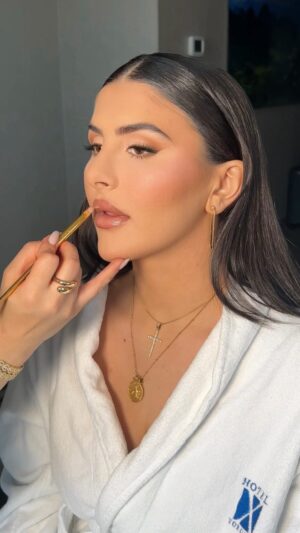 Bianca Andreescu Instagram - A day in the life glamming the beautiful @Biancaandreescu_ for the All Star Game ✨

Makeup by me 
Hair by: @muaveemakeupstudio_meljackie @iammelaniejackie 

#dayinthelife #canadianmakeupartist #destinationmakeupartist #torontomakeupartist #celebritymakeupartist #allstargame #softglam #makeupreels #makeuptutorials